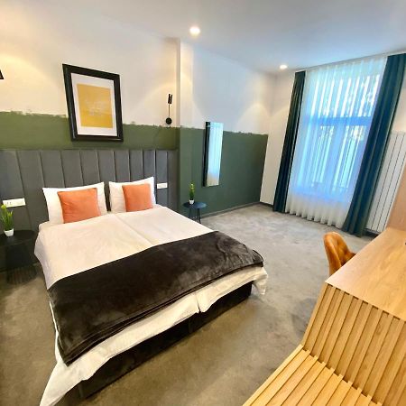 Victoria Rooms Орадя Экстерьер фото