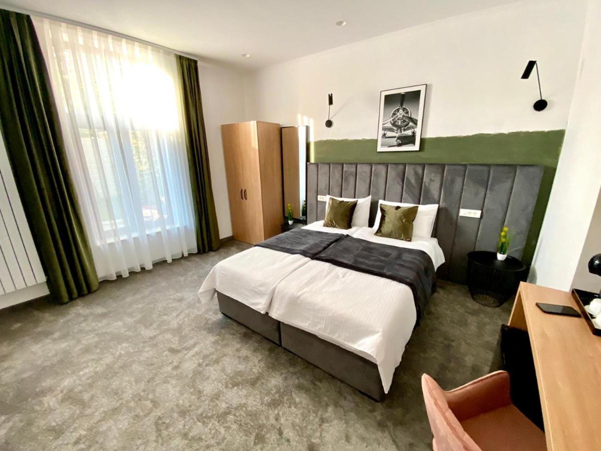 Victoria Rooms Орадя Экстерьер фото