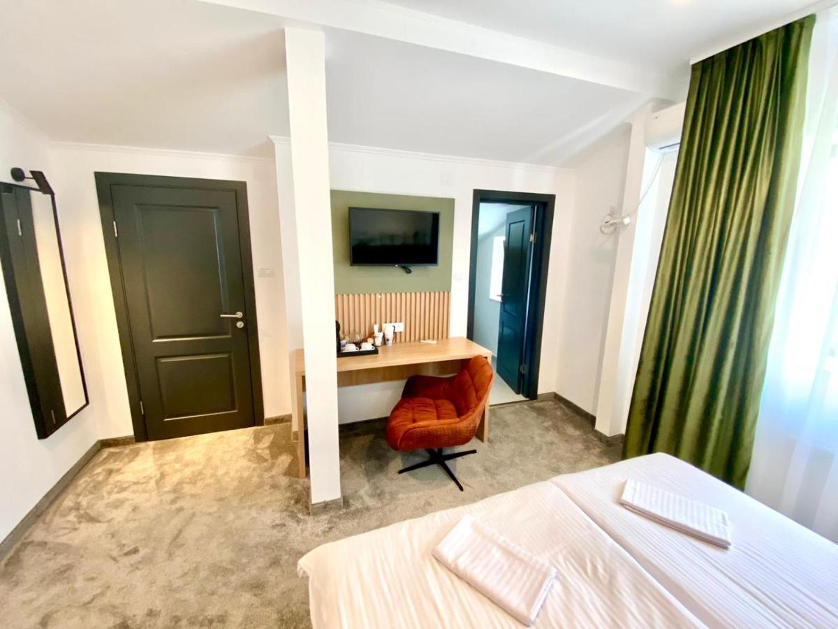 Victoria Rooms Орадя Экстерьер фото