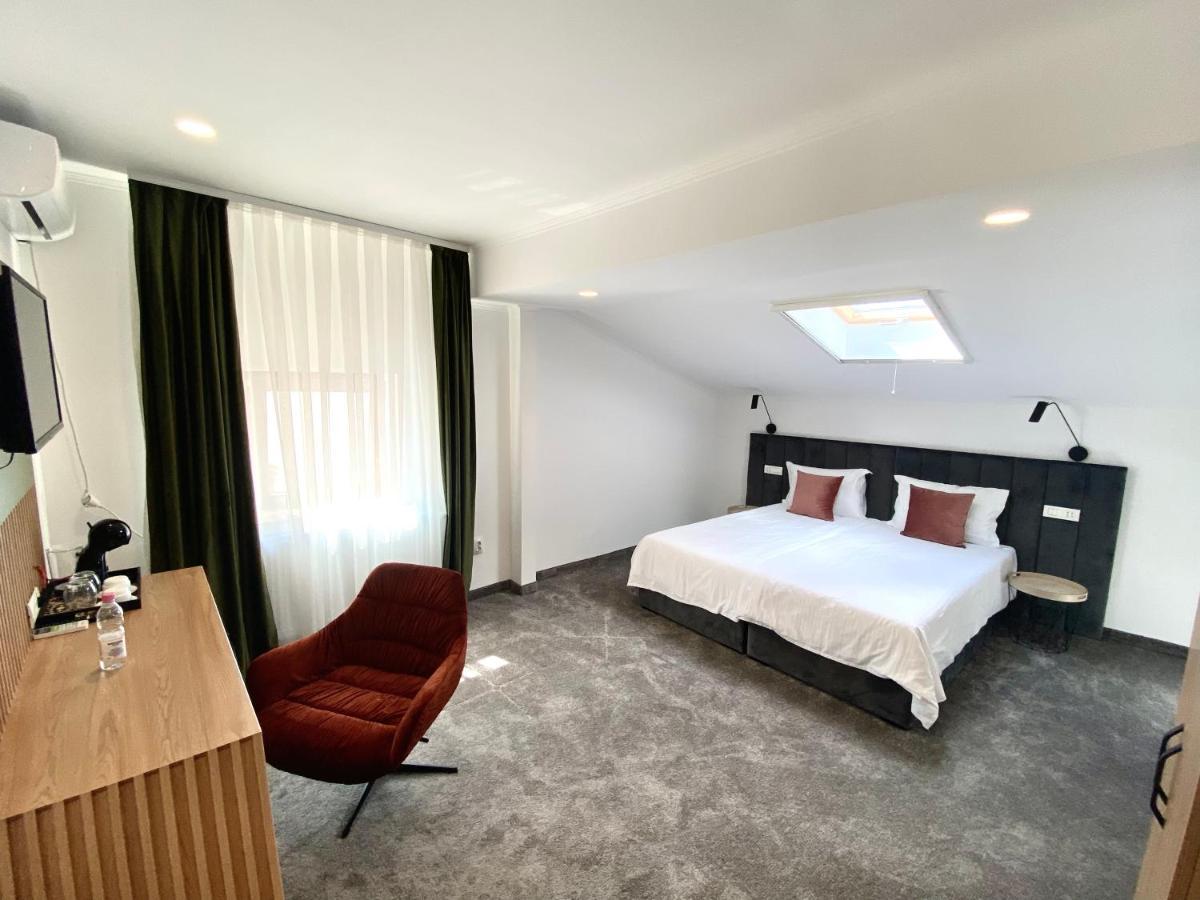 Victoria Rooms Орадя Экстерьер фото