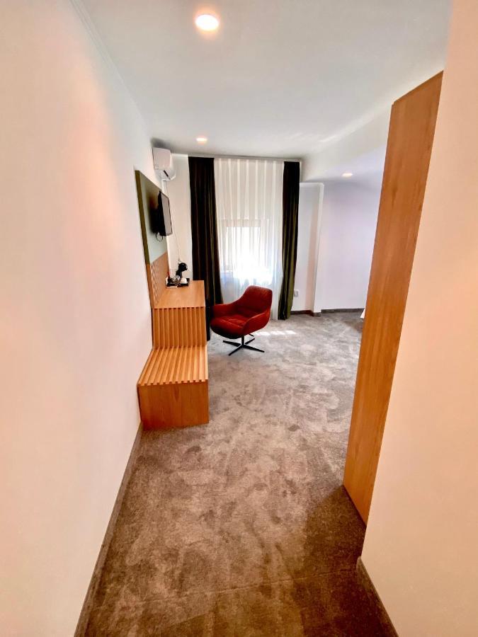 Victoria Rooms Орадя Экстерьер фото