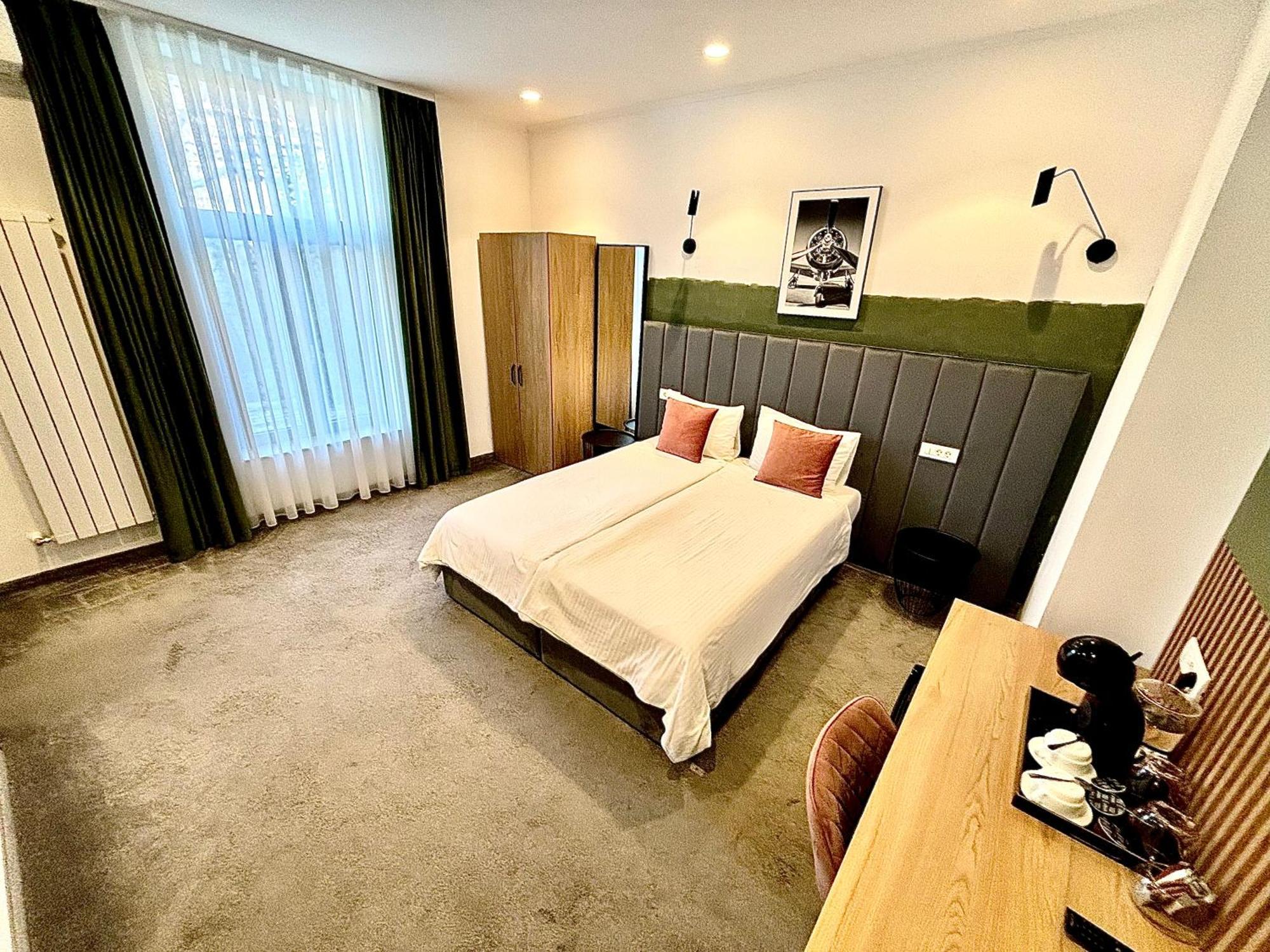 Victoria Rooms Орадя Экстерьер фото